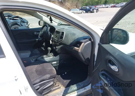 2015 Jeep Cherokee Latitude Altitude z USA, uszkodzony, nr VIN 1C4PJMCS2FW775129